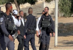 وزير الأمن الصهيوني بن غفير يقتحم المسجد الأقصى بحراسة شرطة الاحتلال
