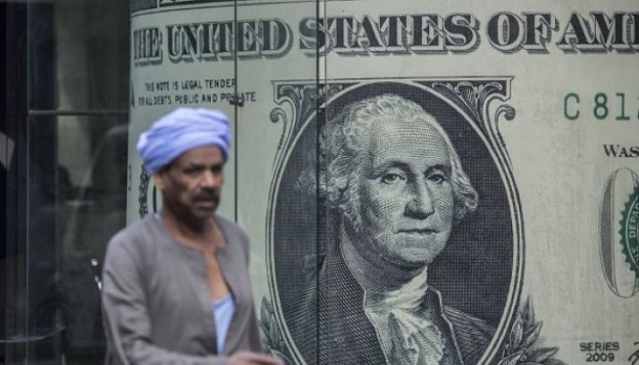 ارتفاع الدولار إلى 27.65 جنيهاً في البنوك رغم شهادات الادخار