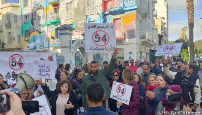 وقفات احتجاجية في ذكرى ثورة تونس والسلطات تحاول إغلاق شارع بورقيبة
