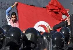 انقلاب تونس.. القضاء العسكري يحكم بسجن 5 برلمانيين بقضية المطار
