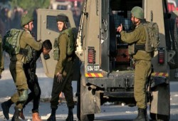 قوات الاحتلال تعتقل مواطنين بالضفة والقدس