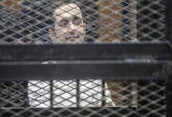 أسرة الناشط المعتقل أحمد دومة تطالب بحمايته في السجن