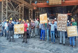 النساجون الشرقيون تعاقب العمال المطالبين بزيادة أجورهم