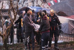 زلزال تركيا وسوريا.. حصيلة القتلى تتجاوز الـ16 ألفا وتواصل البحث عن ناجين