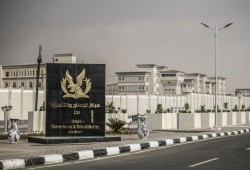 رويترز: سجن بدر يخضع المعتقلين لعقاب جماعي