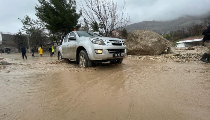 مقتل 9 أشخاص وفقدان آخرين جراء فيضانات شرق تركيا