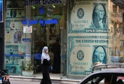 الجنيه يهبط إلى مستوى تاريخي جديد مقابل الدولار