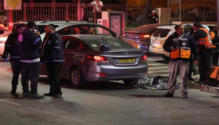 إصابة مستوطنين بإطلاق نار ورشق حجارة برام الله