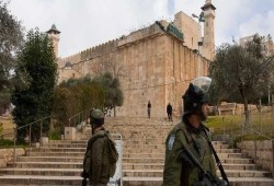 الاحتلال يغلق المسجد الإبراهيمي بالخليل أمام المسلمين ويفتحه للصهاينة