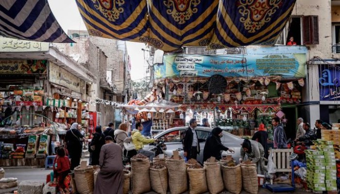 بالأرقام.. التضخم يفاقم معاناة المصريين في رمضان