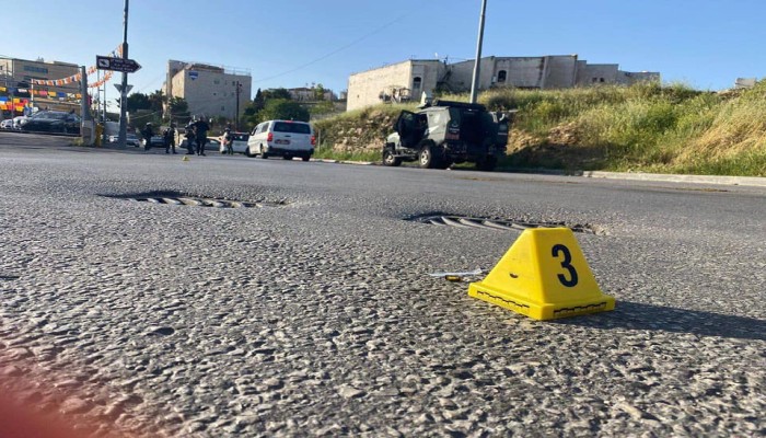 إصابة صهيونيين بإطلاق نار في الشيخ جراح بالقدس وانسحاب المنفذ