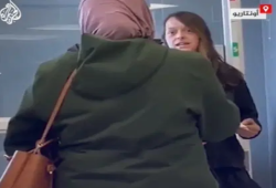 عنصرية كندية تصفع سيدة مسلمة.. وتوثيق الجريمة
