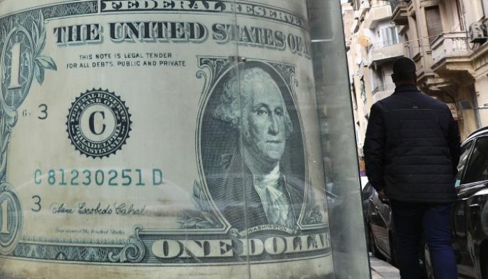 بنك كريدي سويس يتوقع زيادة سعر الدولار في مصر إلى 45 جنيها خلال 3 شهور
