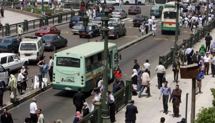 حظر مفاجئ لبطاقات البنوك مسبقة الدفع تمهيداً لتعويم الجنيه مجدداً