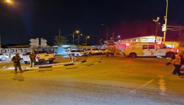 إصابة مواطن وطفله برصاص الاحتلال في رام الله
