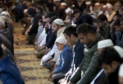 فرنسا.. طلب محاكمة مجموعة عنصرية خططت لهجمات على مساجد وتسميم الطعام الحلال