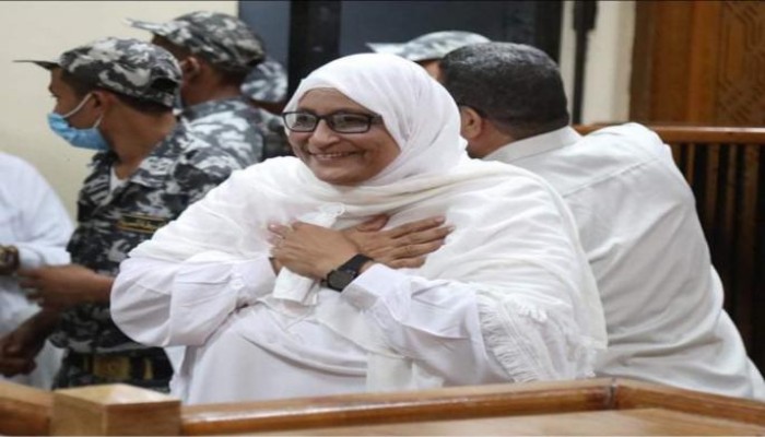 استمرار منع الزيارة عن الحقوقية هدى عبد المنعم بعد نقلها إلى سجن جديد