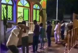 الهند.. فيديو مؤلم لجلد مسلمين دافعوا عن مسجد تهدمه السلطات