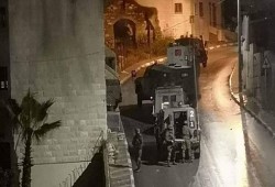 قوات الاحتلال تقتحم نابلس من عدة محاور واندلاع اشتباكات