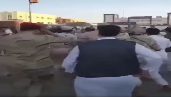 أهالي مطروح يقطعون الطريق الدولي إثر مقتل شاب برصاص ضابط