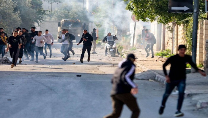 الاحتلال يشن حملة اعتقالات واسعة وسط مواجهات بالضفة