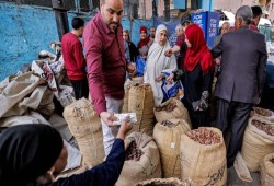 استطلاع لـ"رويترز" يتوقع تباطؤ نمو الاقتصاد المصري وتراجعاً أكبر للجنيه