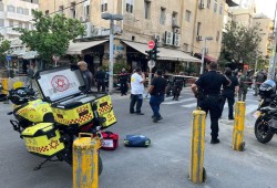 مقتل صهيوني وإصابة آخريْن  بعملية إطلاق نار في تل أبيب