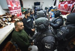 وحدات القمع الصهيونية تقتحم سجن النقب وتعتدي على الأسرى