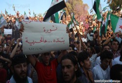 مظاهرة في إدلب تضامناً مع حراك السويداء ضد نظام بشار الأسد