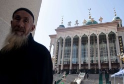 مسلمو “الهوي” في الصين يتعرضون لحملة قمع وطمس لهويتهم على غرار الأويجور