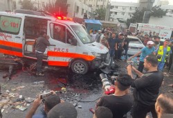 مجزرة جديدة .. عشرات الشهداء والجرحى بقصف سيارات إسعاف بغزة