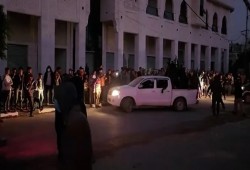 استعراض للقوة.. القسام يسلم أسرى الاحتلال في قلب مدينة غزة