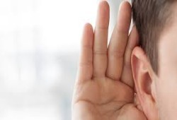 التربية بالاستماع.. أنصت باهتمام كي تتكلم بتأثير