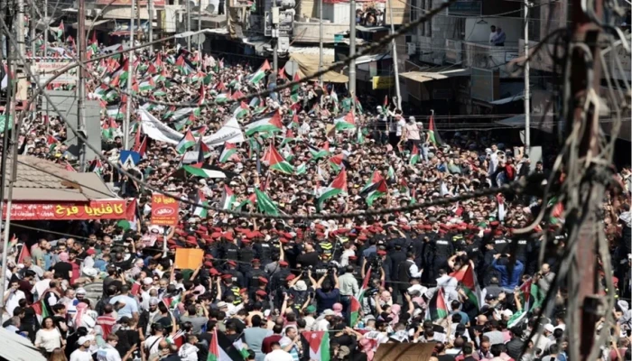 إيكونوميست: العدوان على غزة قد يشعل ثورة في الشرق الأوسط