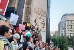 نظام الانقلاب يطرد 4 نشطاء أجانب طالبوا بتسهيل مهام قافلة إلى غزة