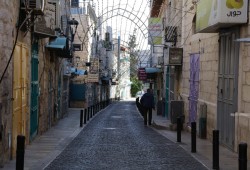 الإضراب الشامل يعم الضفة تزامنا مع حراك عالمي تنديدا بالعدوان على شعبنا