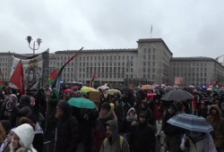 الآلاف يتظاهرون في ألمانيا لوقف تصدير الأسلحة إلى الصهاينة دعما لغزة