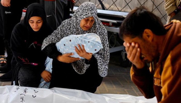 حرائر غزة يكتبن رسائل الحمام الزاجل وفيسبوك بالدموع والدمّ بوجه العدوان