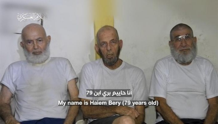 أسرى الاحتلال لدى القسام يوجهون رسالة لحكومتهم: لا تتركونا نشيخ