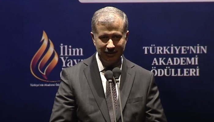 إهداء جائزة تركية إلى "أبو عبيدة" بحضور أردوغان