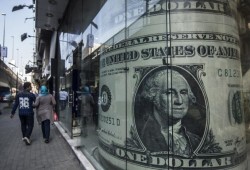 شح العملة الأجنبية يخفض صادرات مصر ووارداتها أكثر من 20%