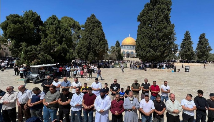 15 ألفا يؤدون الجمعة في المسجد الأقصى