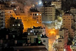الاحتلال يهدم منزلي الشهيدين القواسمة في الخليل