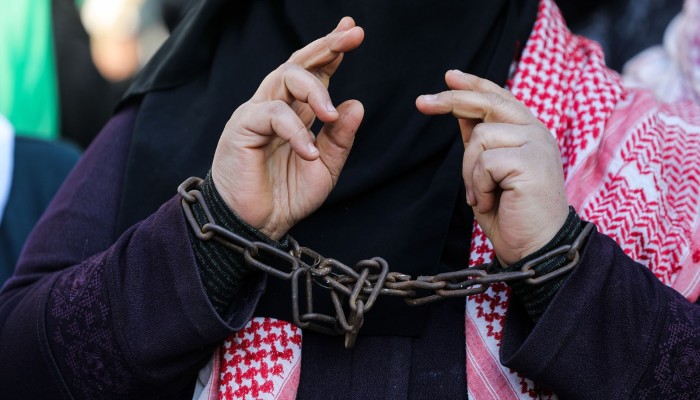نادي الأسير يكشف عن شهاداتٍ مروعةً لأسيرات فلسطينيات تعرضن للتعذيب والتعرية