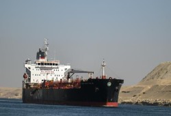 قناة السويس فقدت 42% من حركتها في شهرين.. وانعطاف إلى رأس الرجاء الصالح