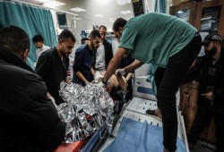 مجمع ناصر الطبي في خانيونس.. اقتحام وحصار وتجويع وإعدامات وإذلال