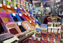 أزمة الغلاء تتفاقم قبل رمضان.. بيع التمور والياميش بالجرام