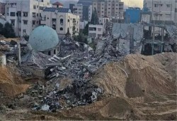 الاحتلال يفجر المبنى التخصصي بمجمع الشفاء الطبي في غزة