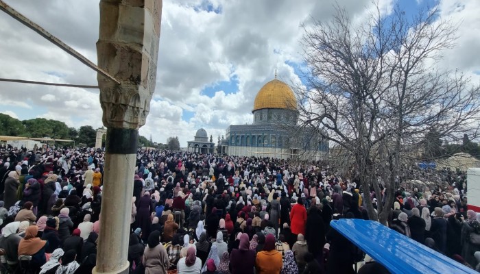 120 ألفًا يؤدون الجمعة الثانية من رمضان في الأقصى
