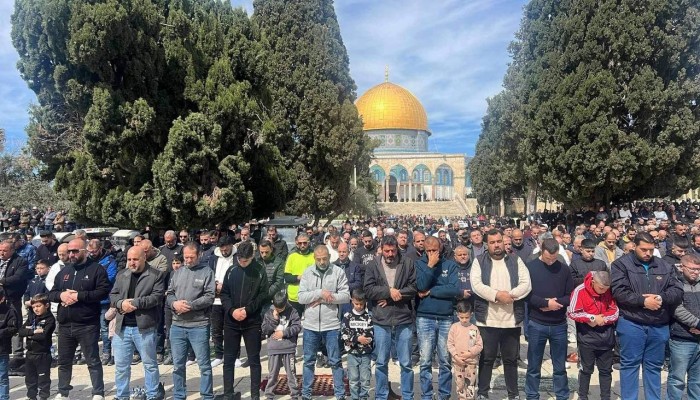 125 ألفًا أدوا الجمعة الثالثة من رمضان في الأقصى